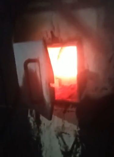 
生物質顆粒燃燒機改造燃煤烘蛋托設備試火運行中